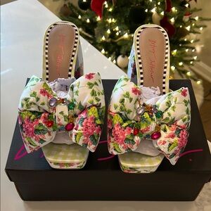 Betsey Johnson Possie Floral Bow Heels